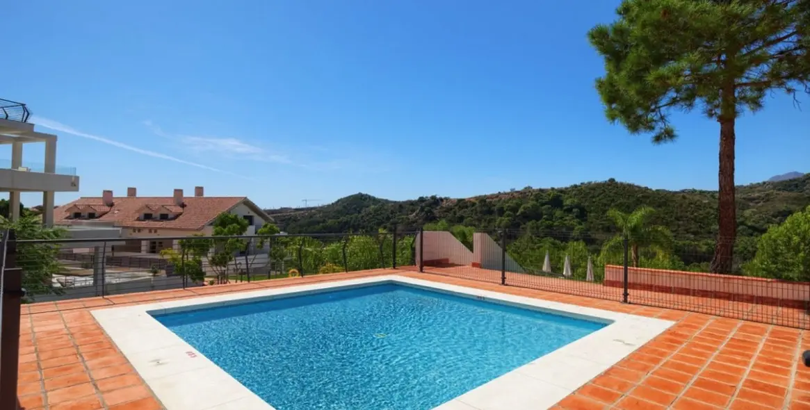 Venta de apartamento en planta baja en Selwo 21