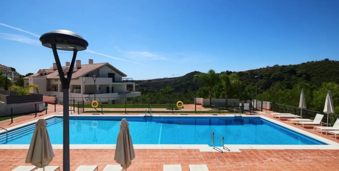 Venta de apartamento en planta baja en Selwo 22