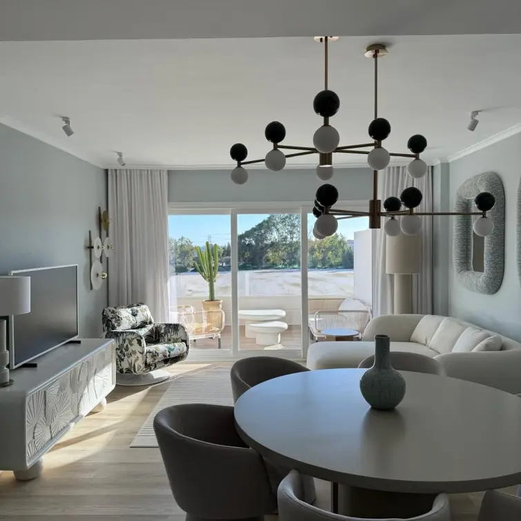 Sale of middle floor apartment in Nueva Andalucía