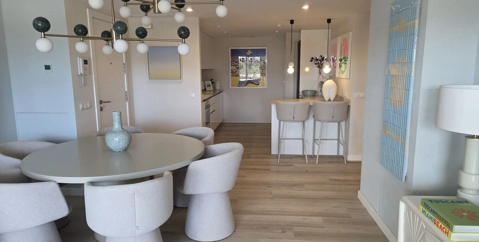Sale of middle floor apartment in Nueva Andalucía 3