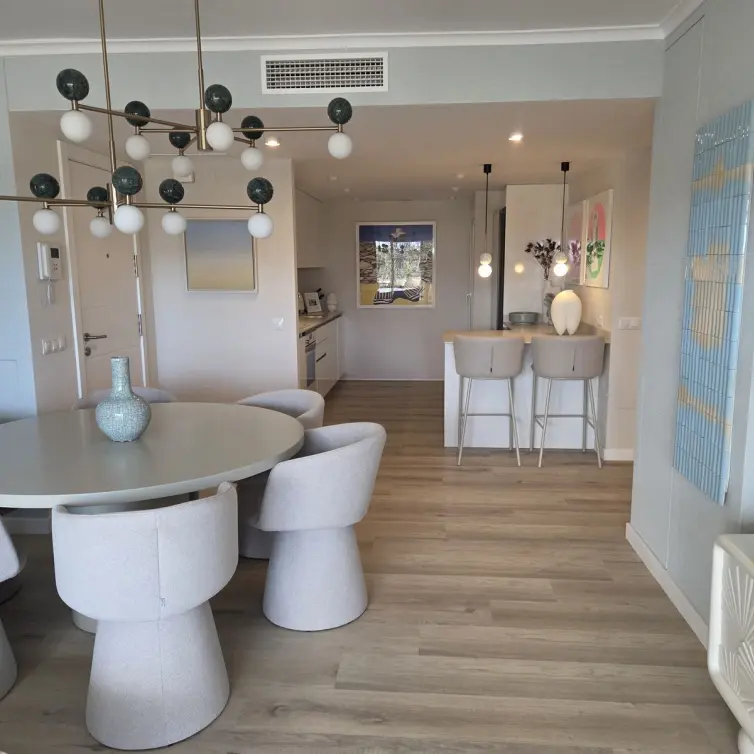 Sale of middle floor apartment in Nueva Andalucía