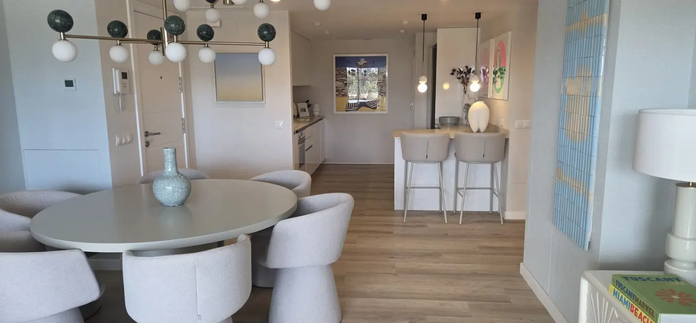 Sale of middle floor apartment in Nueva Andalucía 2