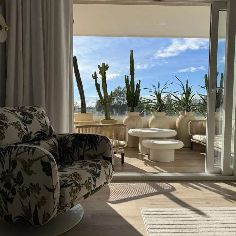 Sale of middle floor apartment in Nueva Andalucía