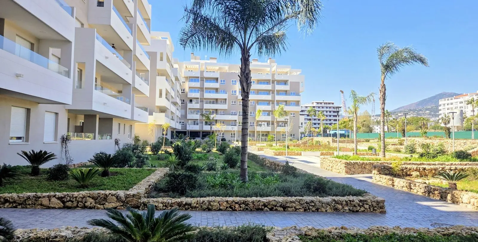 Sale of middle floor apartment in Nueva Andalucía 36