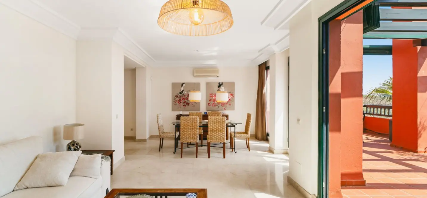 Sale of penthouse in Calahonda 3