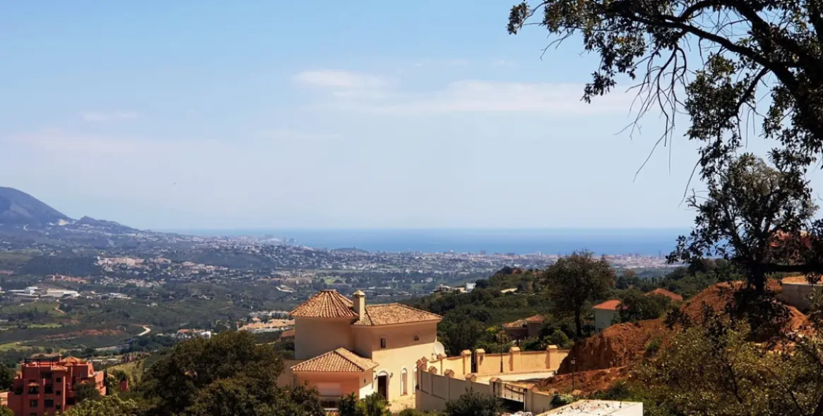 Продажа  жилого участка в La Mairena 2