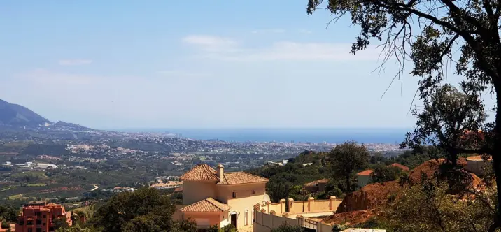 Продажа  жилого участка в La Mairena 1