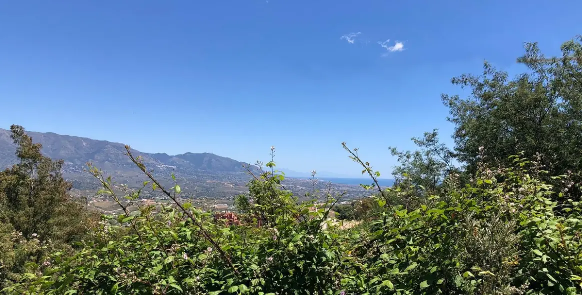 Продажа  жилого участка в La Mairena 3