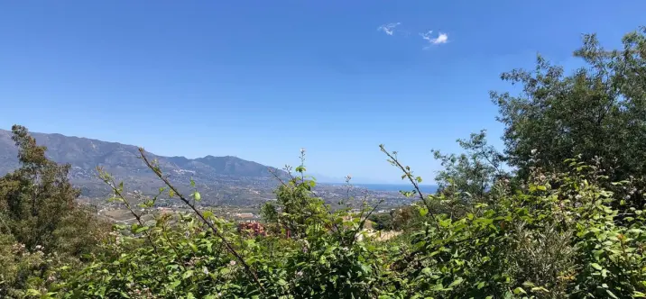 Продажа  жилого участка в La Mairena 2