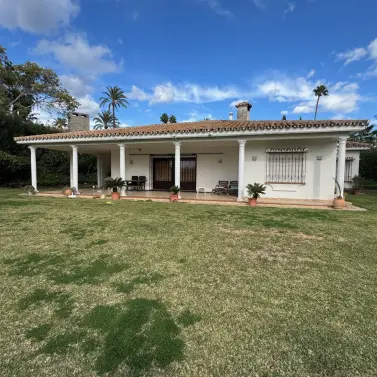 Продажа  отдельно стоящей виллы в Estepona