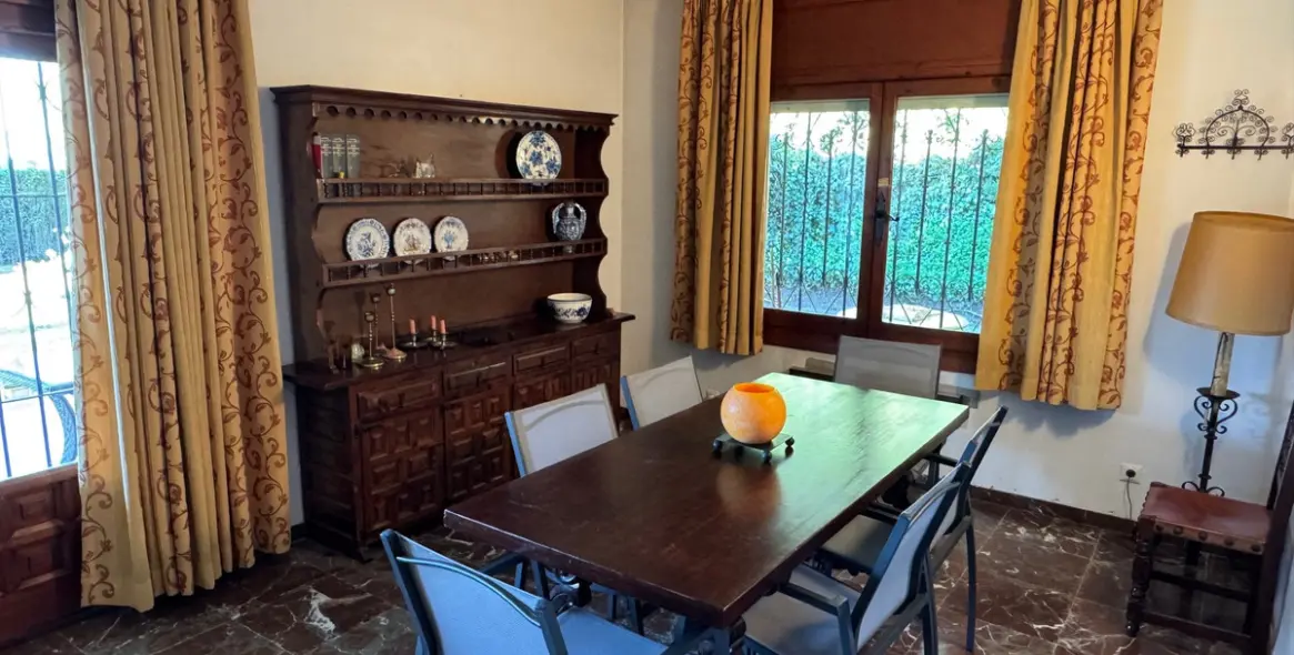 Продажа  отдельно стоящей виллы в Estepona 3