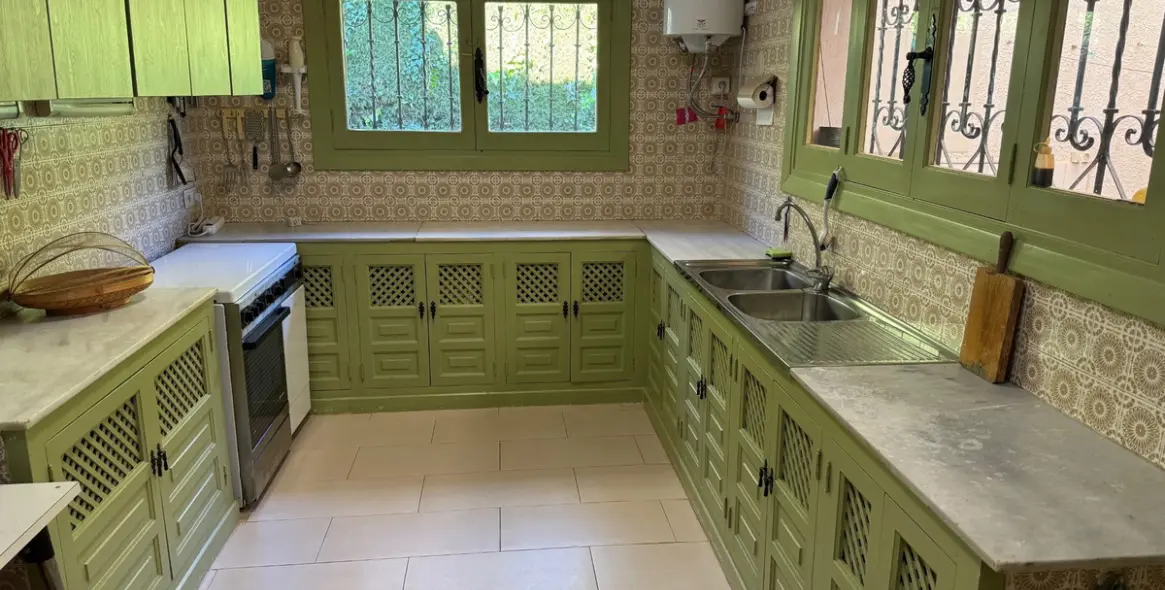 Продажа  отдельно стоящей виллы в Estepona 5