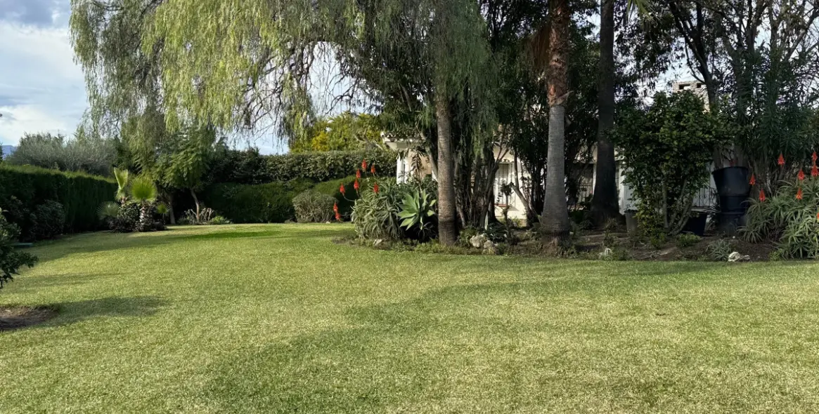 Продажа  отдельно стоящей виллы в Estepona 16