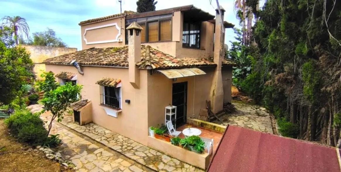 Продажа  отдельно стоящей виллы в Río Real 1