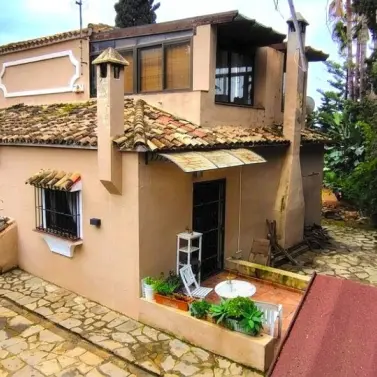 Продажа  отдельно стоящей виллы в Río Real