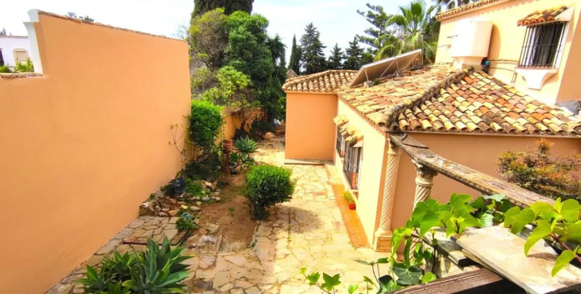 Продажа  отдельно стоящей виллы в Río Real 2