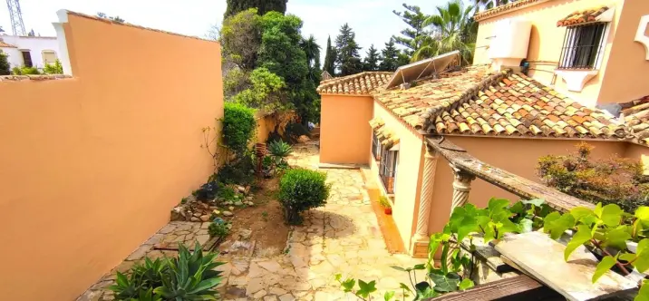 Продажа  отдельно стоящей виллы в Río Real 1