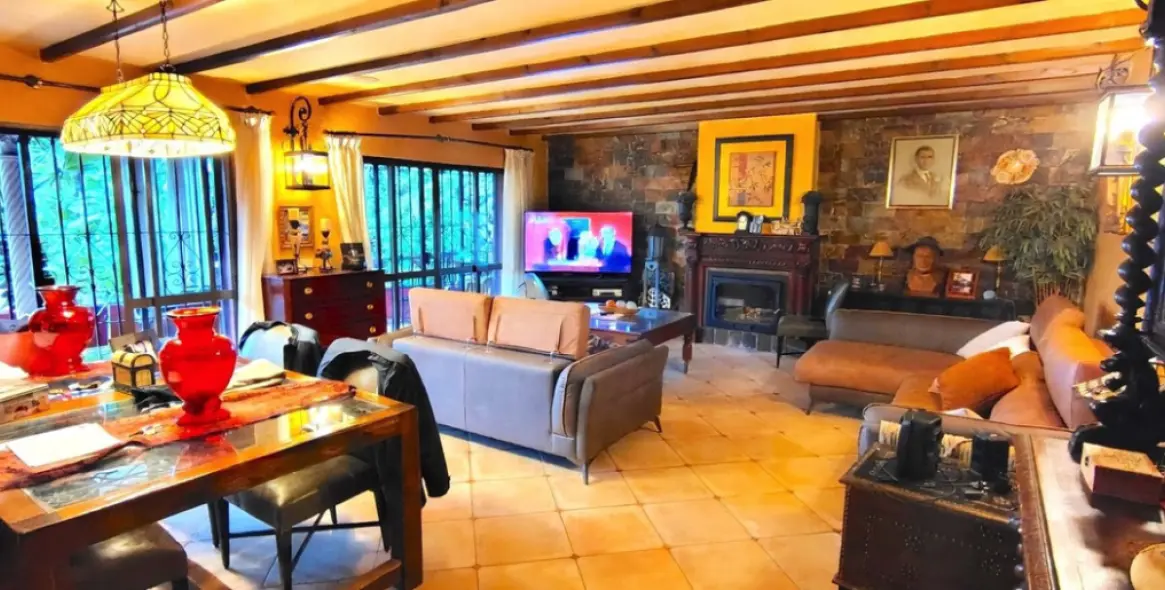 Продажа  отдельно стоящей виллы в Río Real 3