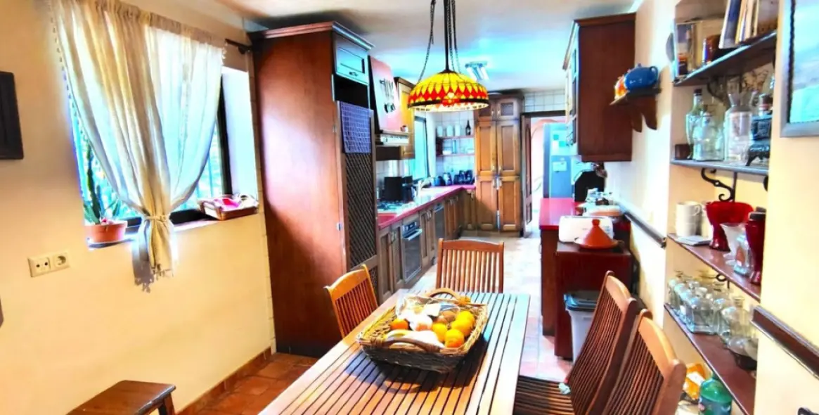 Продажа  отдельно стоящей виллы в Río Real 4