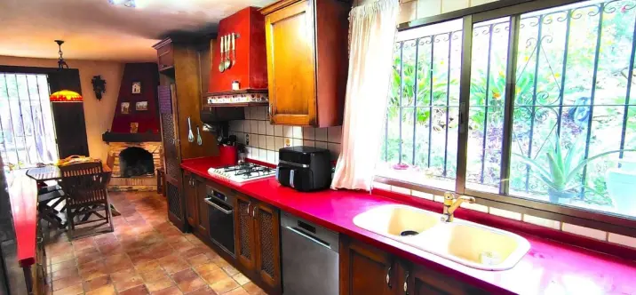 Продажа  отдельно стоящей виллы в Río Real 4