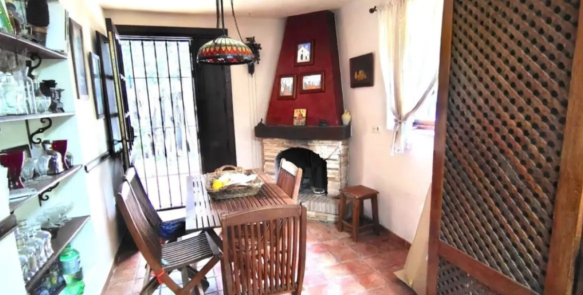 Продажа  отдельно стоящей виллы в Río Real 6