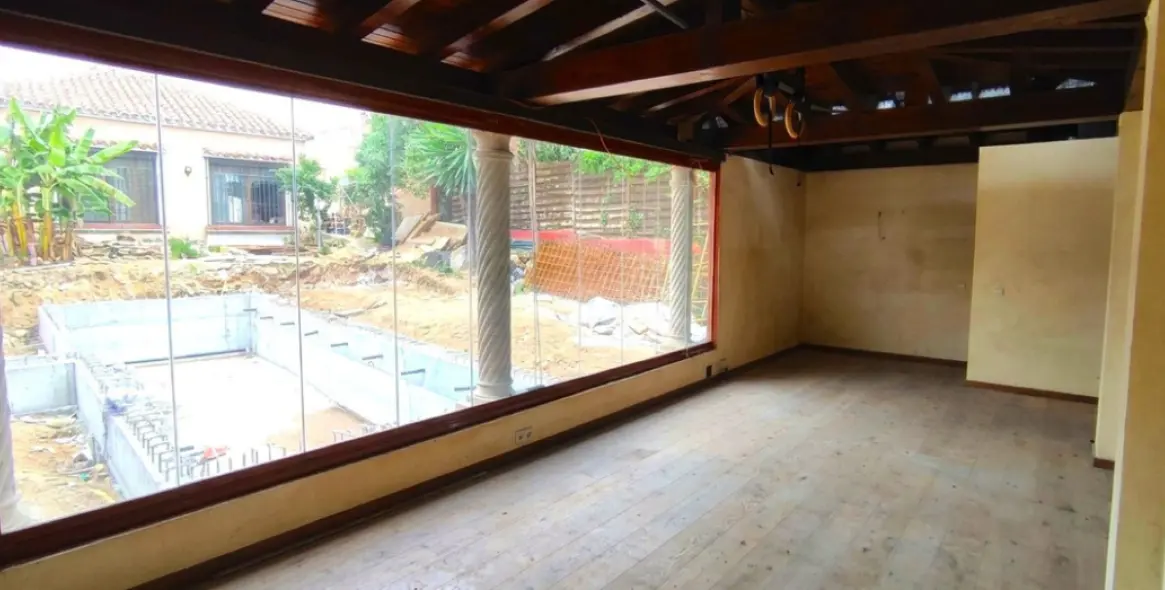 Продажа  отдельно стоящей виллы в Río Real 11