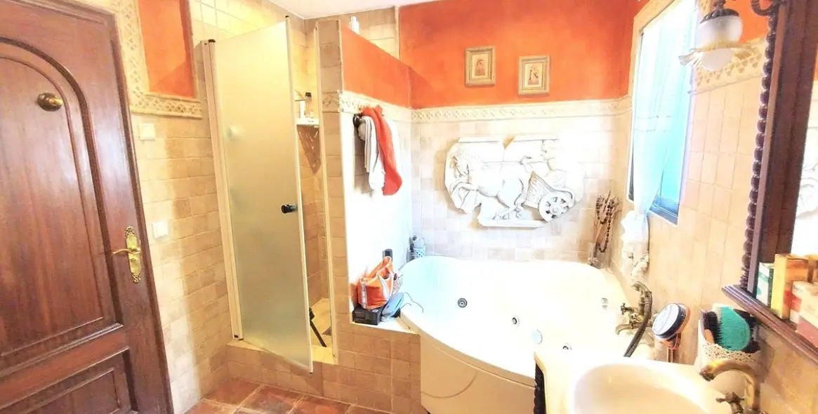 Продажа  отдельно стоящей виллы в Río Real 23