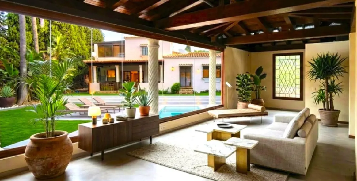 Продажа  отдельно стоящей виллы в Río Real 24