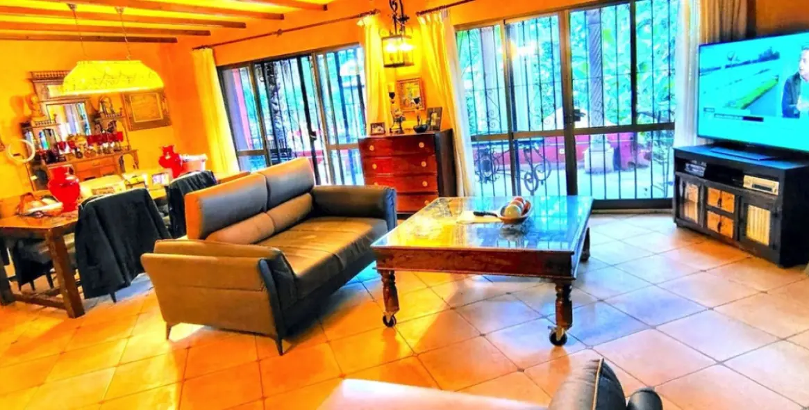 Продажа  отдельно стоящей виллы в Río Real 25