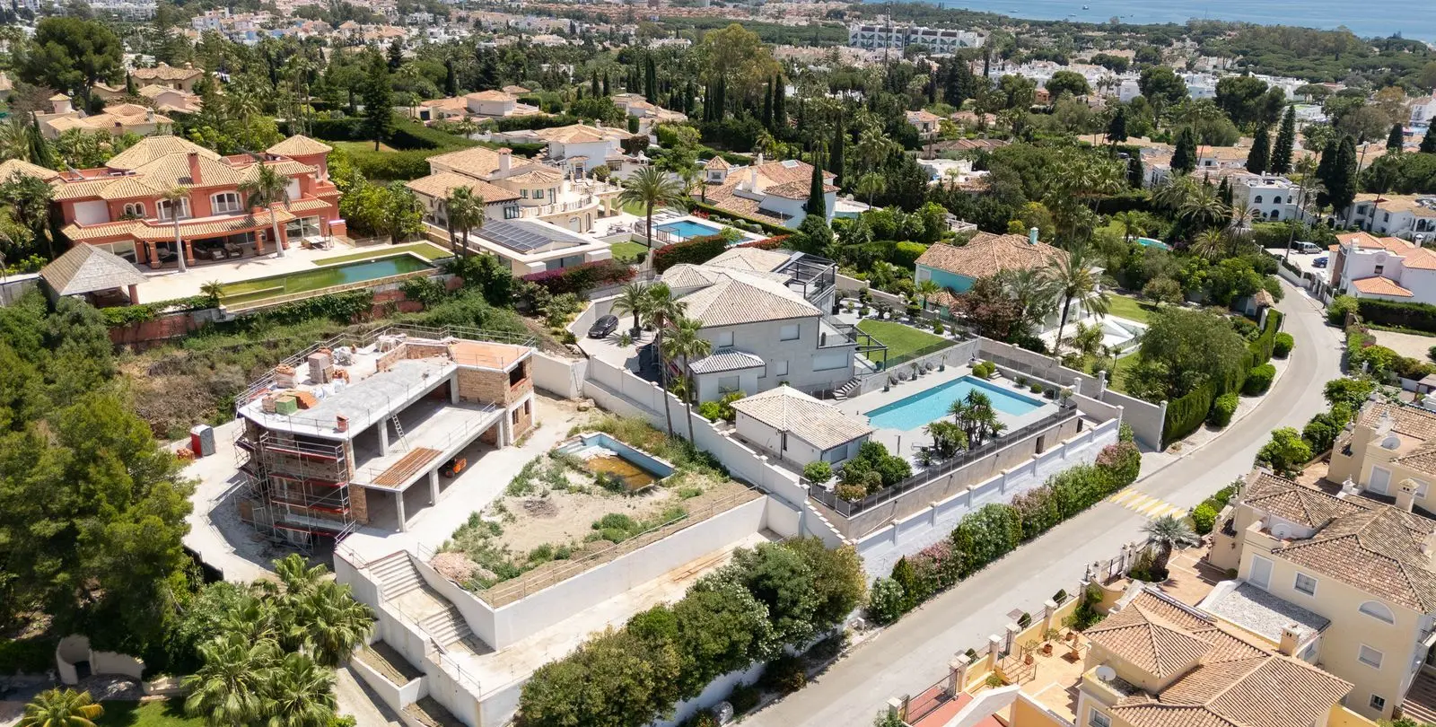 Продажа  отдельно стоящей виллы в El Paraiso 9