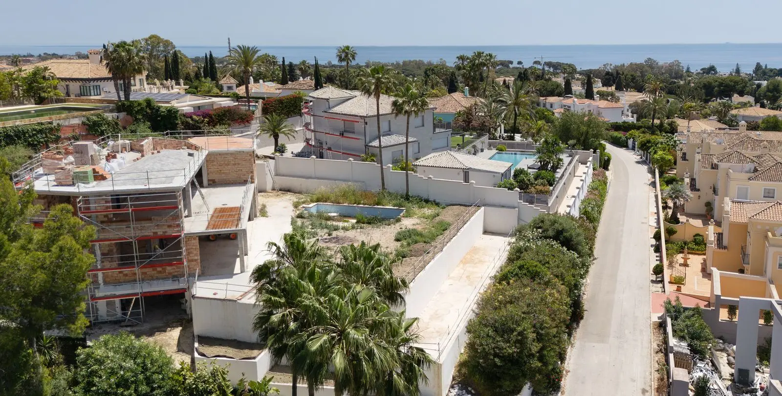 Продажа  отдельно стоящей виллы в El Paraiso 8