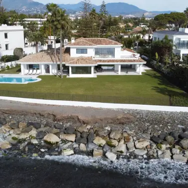 Продажа  отдельно стоящей виллы в Guadalmina Baja