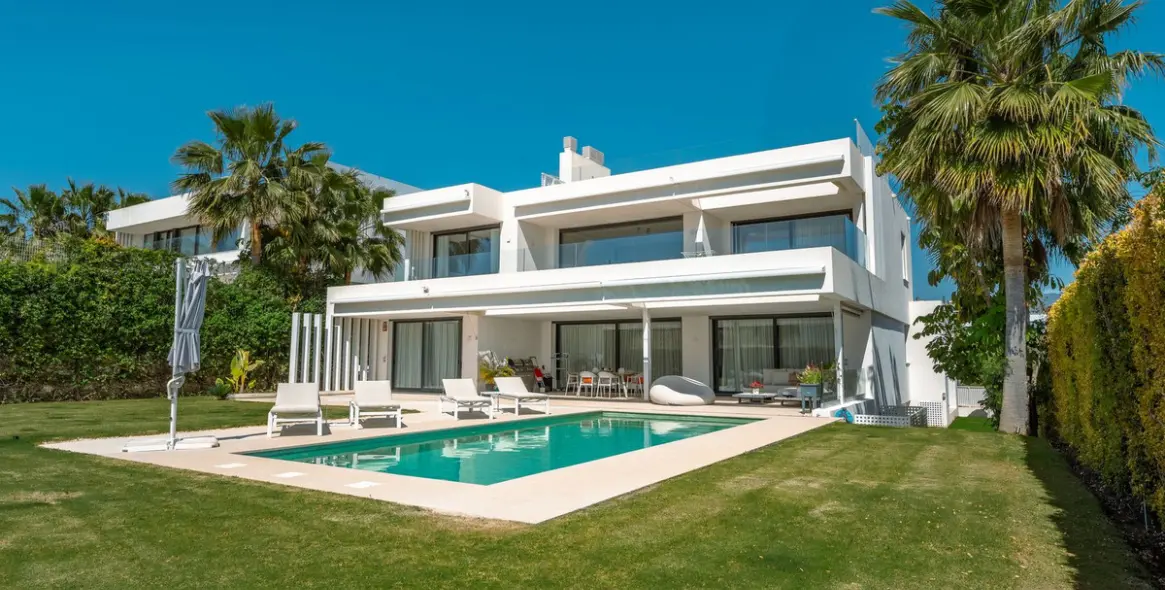 Alquiler a largo plazo de villa independiente en Cancelada 2