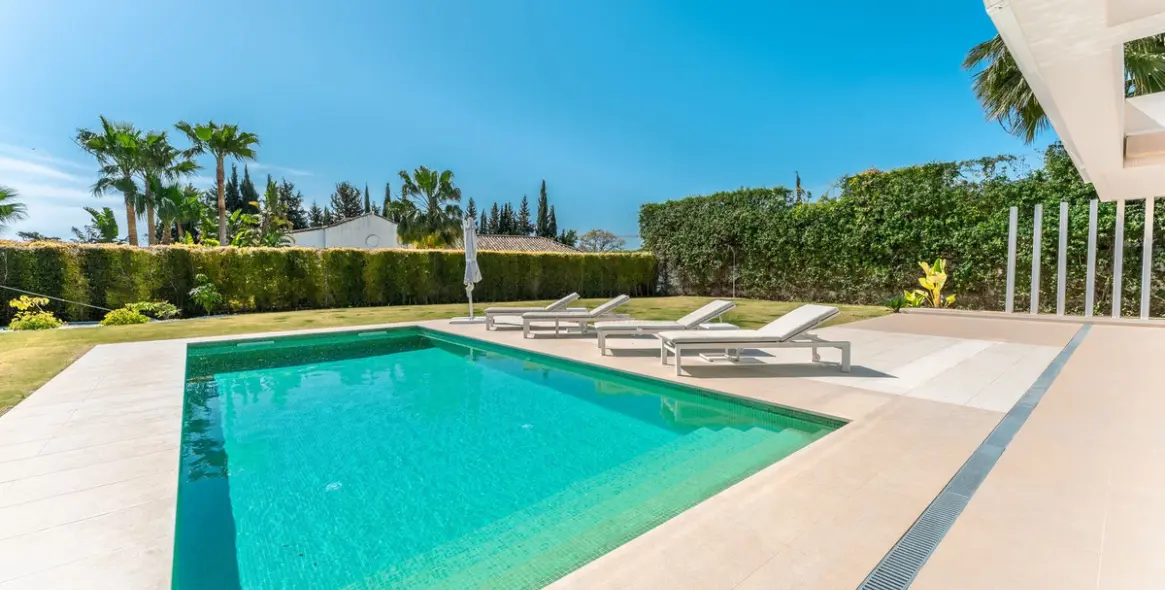 Alquiler a largo plazo de villa independiente en Cancelada 5