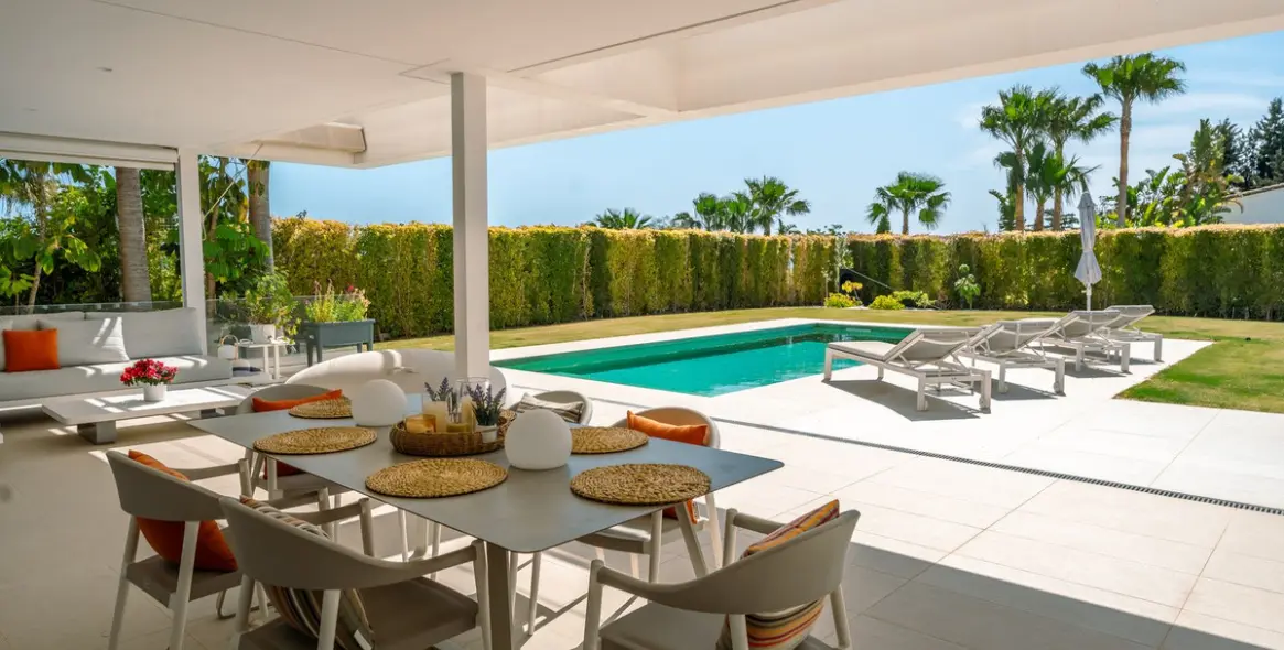 Alquiler a largo plazo de villa independiente en Cancelada 6