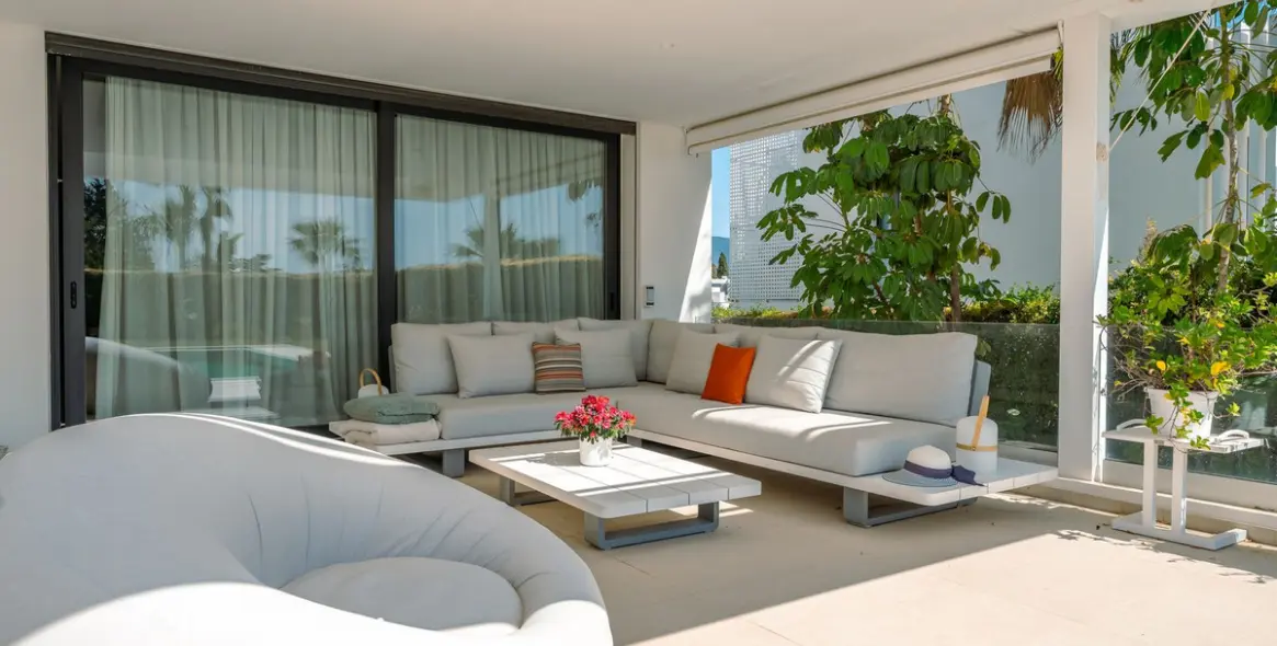 Alquiler a largo plazo de villa independiente en Cancelada 18