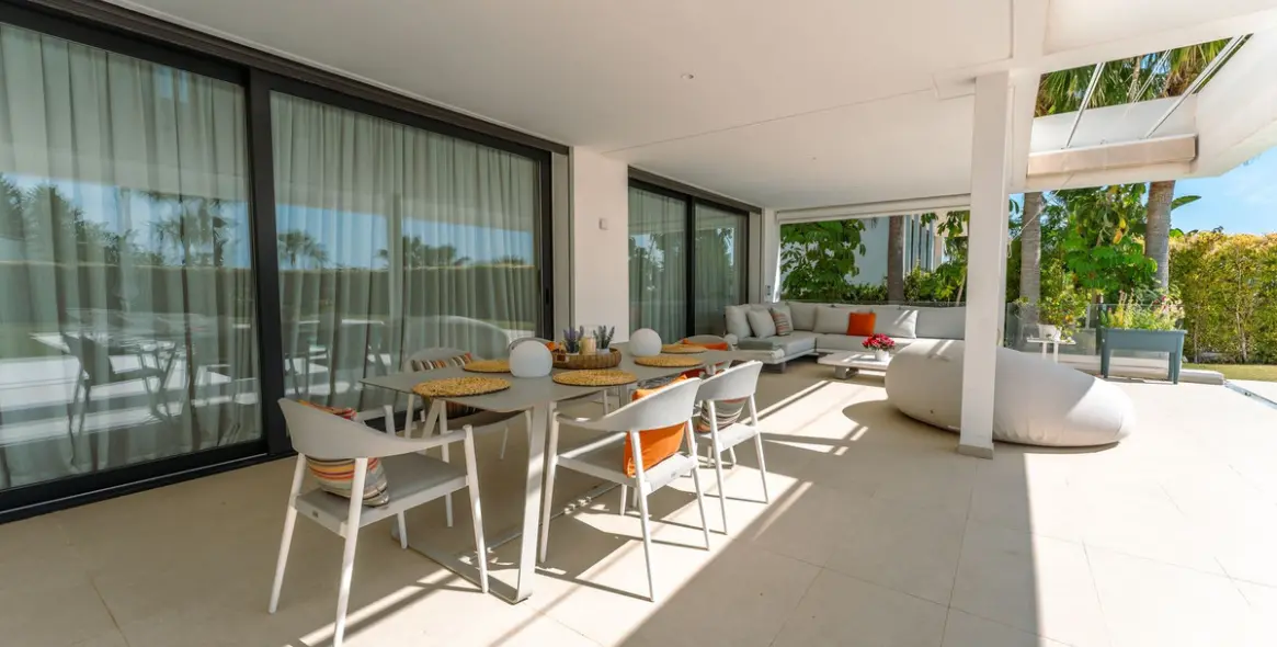 Alquiler a largo plazo de villa independiente en Cancelada 20