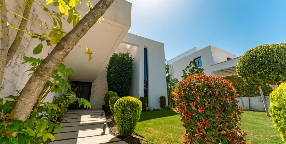 Alquiler a largo plazo de villa independiente en Cancelada 21