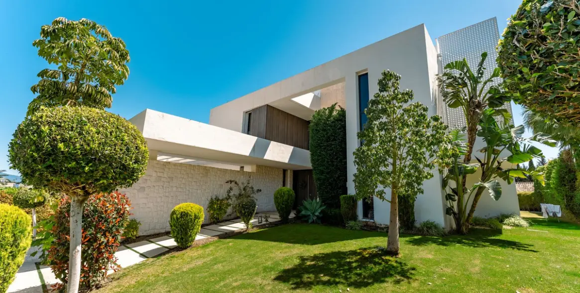 Alquiler a largo plazo de villa independiente en Cancelada 22