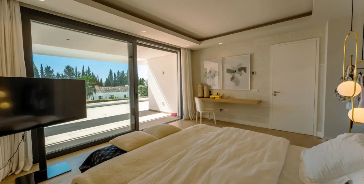 Alquiler a largo plazo de villa independiente en Cancelada 24