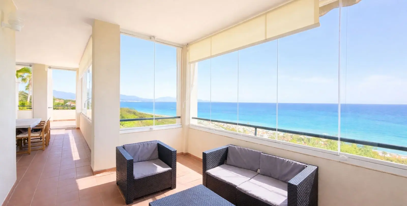 Sale of middle floor apartment in La Duquesa 1