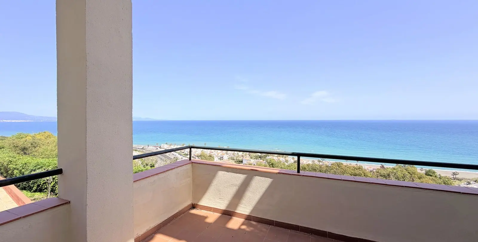 Sale of middle floor apartment in La Duquesa 3