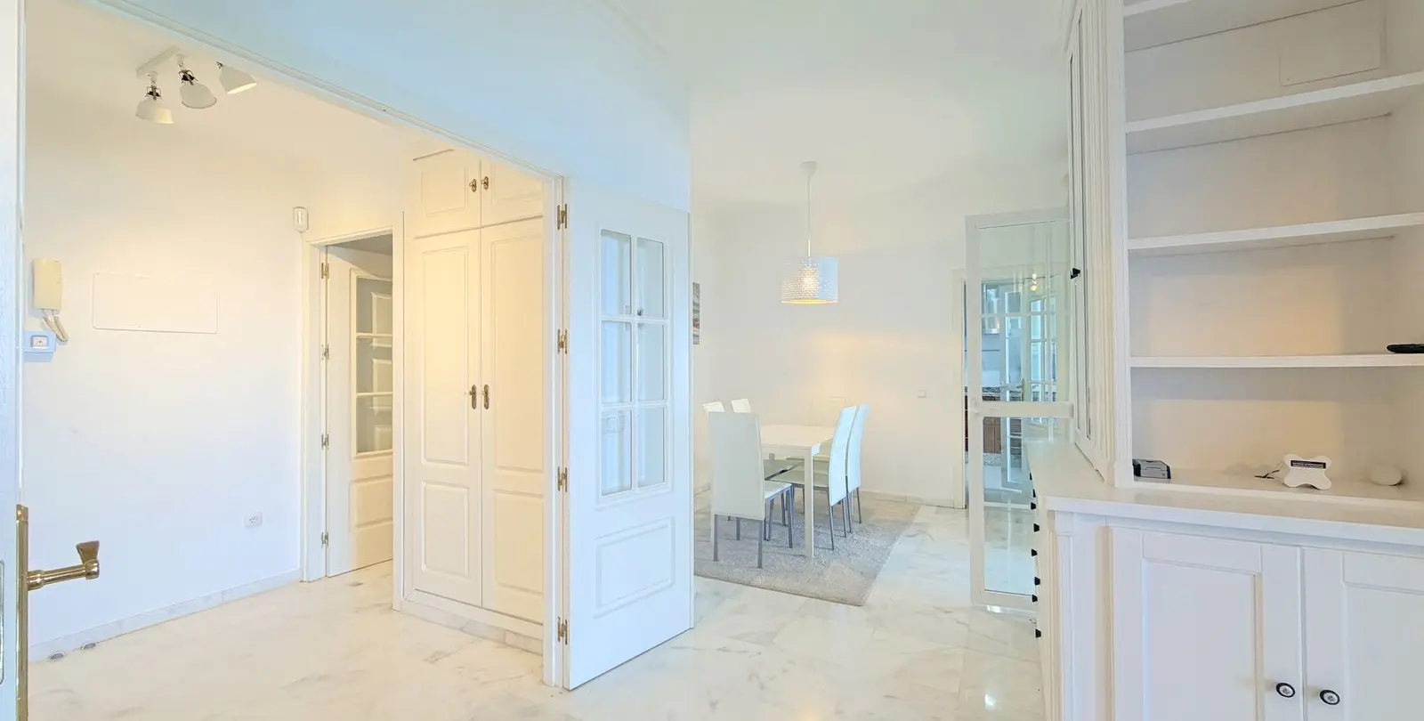 Sale of middle floor apartment in La Duquesa 9