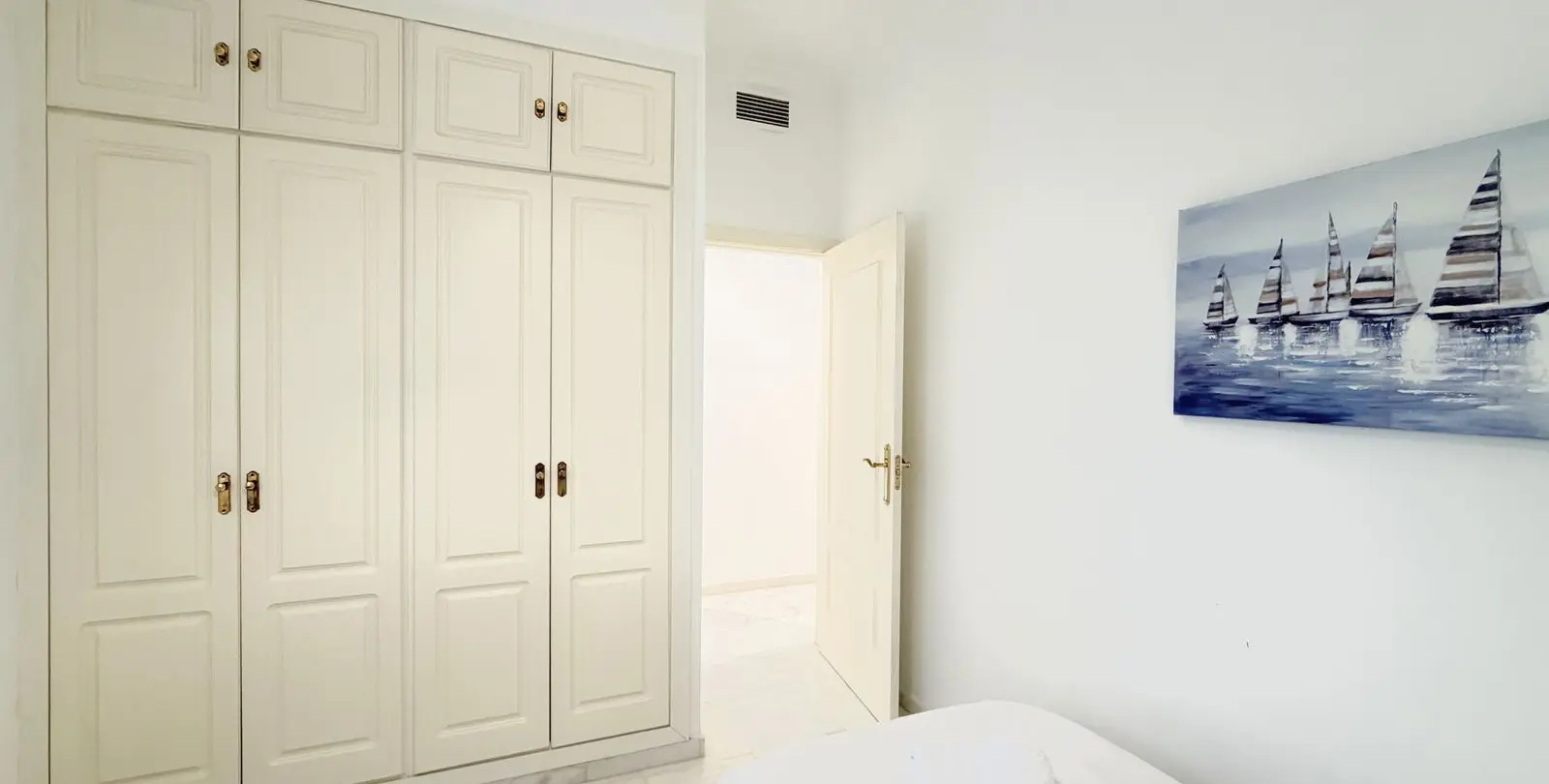 Sale of middle floor apartment in La Duquesa 29