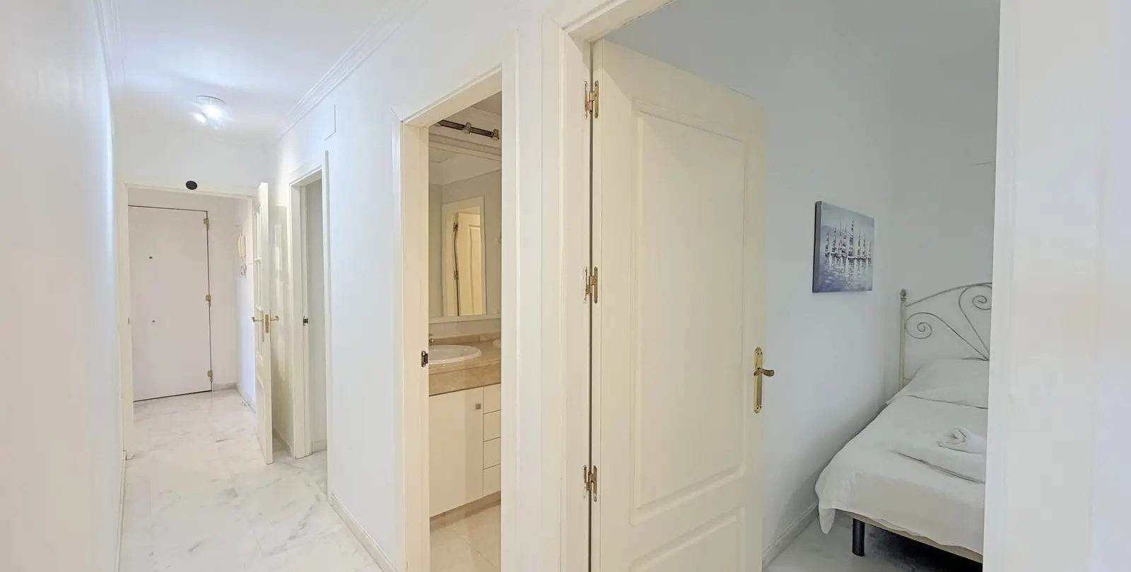 Sale of middle floor apartment in La Duquesa 31