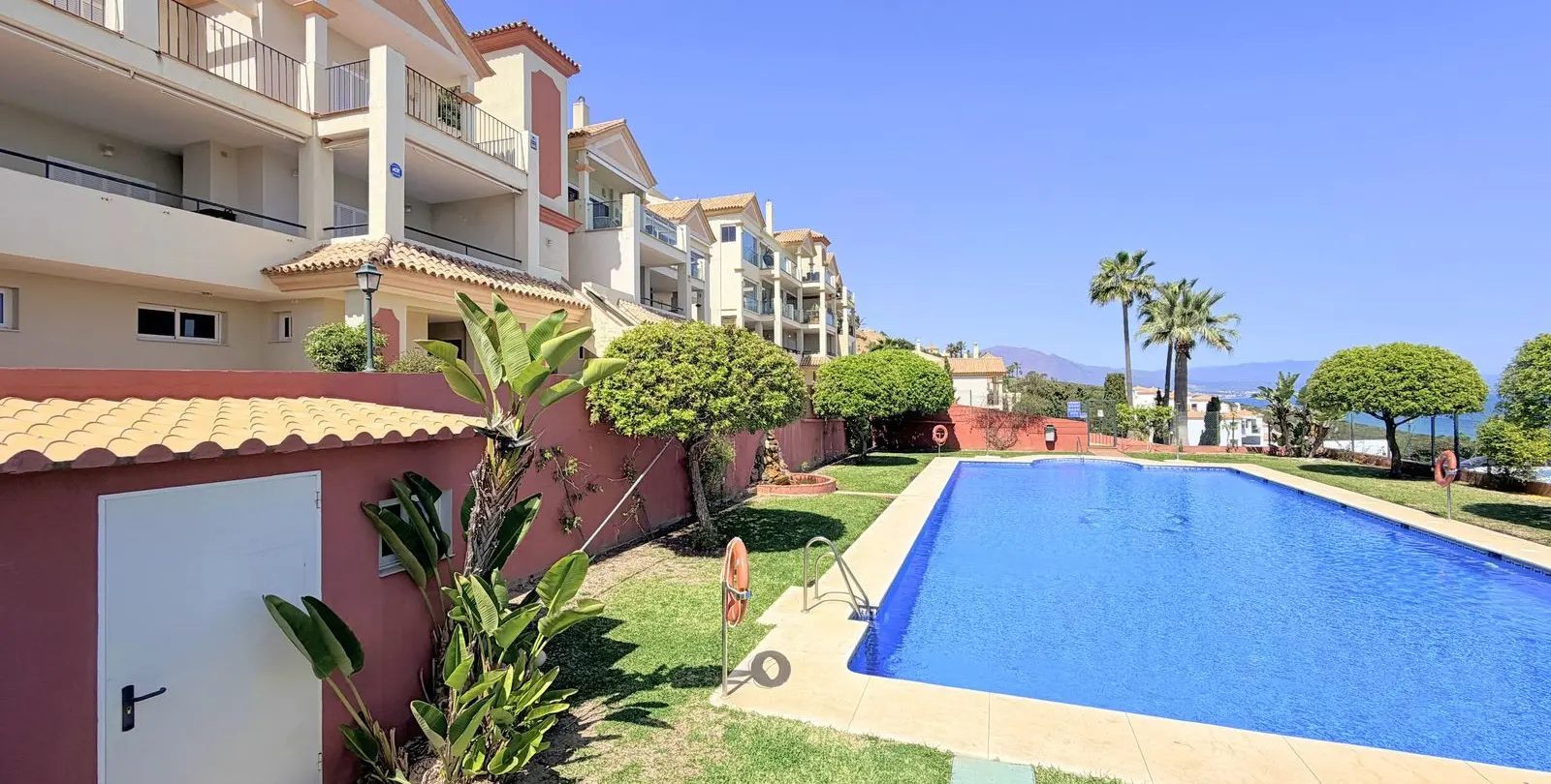 Sale of middle floor apartment in La Duquesa 37