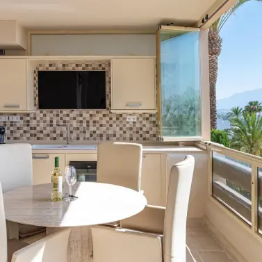 Venta de apartamento en planta media en El Paraiso