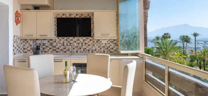 Venta de apartamento en planta media en El Paraiso 1