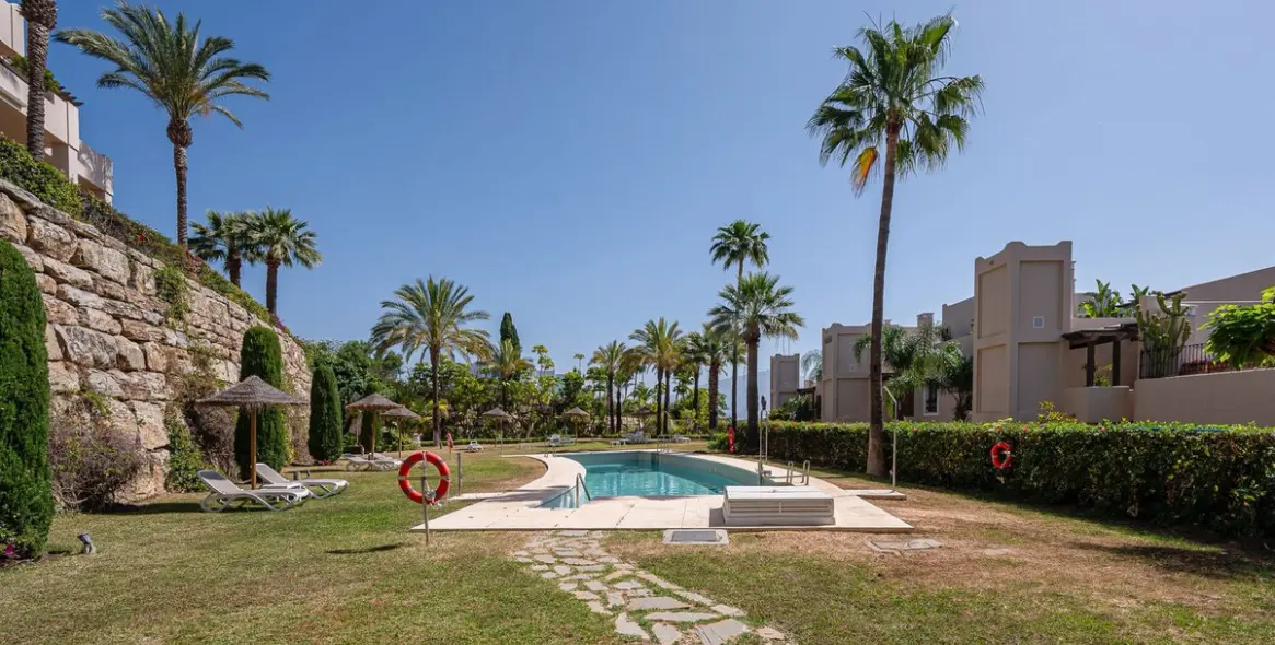 Продажа апартаментов на среднем этаже в El Paraiso 7