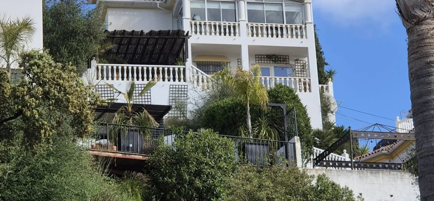 Sale of detached villa in Monda 2